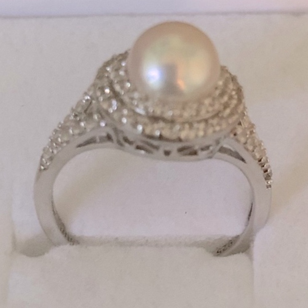 Sterling silver fresh water pearl White Sapphire Ring size 8